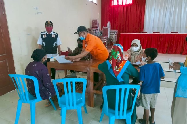 Giat Pemantauan Vaksinasi Dosis 3 dan Penyerahan BPNT di Balai Desa Jogoprayan Kecamatan Gantiwarno