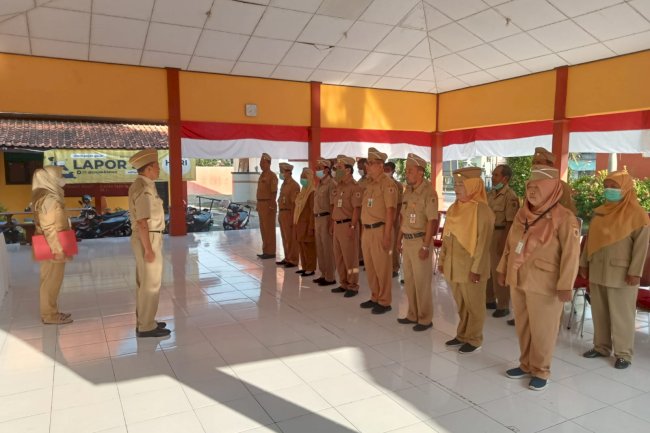 Pelaksanaan Apel Pagi di Kecamatan Gantiwarno