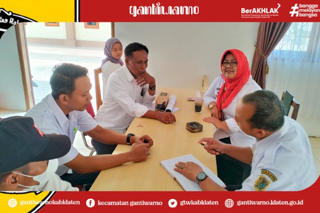 Camat Gantiwarno Monev Realisasi APBDes di 8 Desa