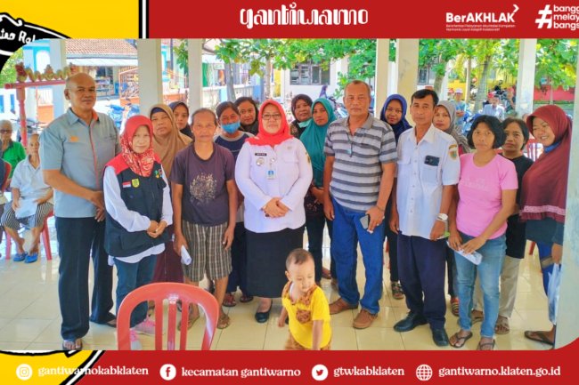Penyaluran Bantuan Beras di Desa Towangsan