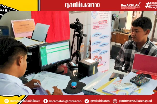 Perekaman E-KTP masyarakat Kecamatan Gantiwarno