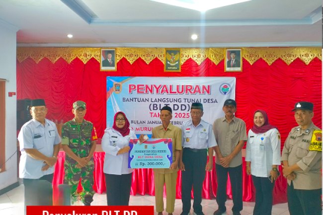 Desa Sawit Menyalurkan BLT DD