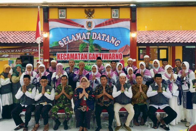 Menuju Tanah Suci, Camat Gantiwarno Berikan Dukungan kepada Calon Jemaah Haji