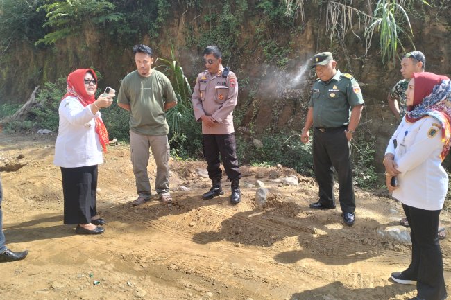Forkompincam Gantiwarno Sidak Jalur Truk Uruk, Pastikan Infrastruktur Desa Terjaga
