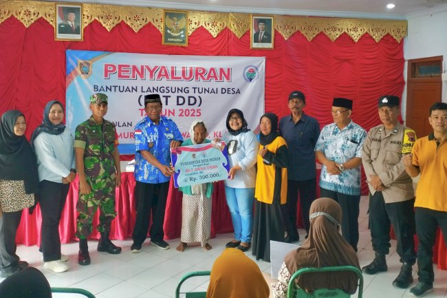 BLT DD Bulan Juni Disalurkan, Camat Gantiwarno Melakukan Pengawasan