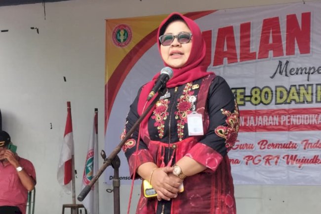 Semarak Jalan Sehat PGRI Camat Gantiwarno Tekankan Peran Guru Menuju Indonesia Emas