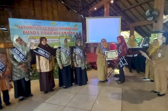 Camat Gantiwarno Raih Penghargaan Bunda PAUD Kecamatan Tahun 2025