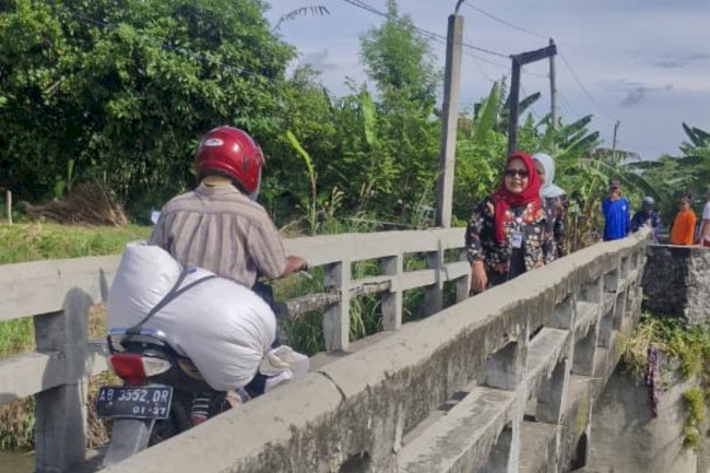 Camat Gantiwarno Tinjau Jalur Alternatif Karangturi, Beri Semangat Relawan Jaga Akses Warga