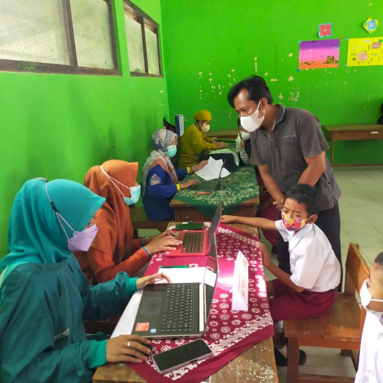 Pemantauan Vaksinasi di SDN 2 Ngandong Kecamatan Gantiwarno