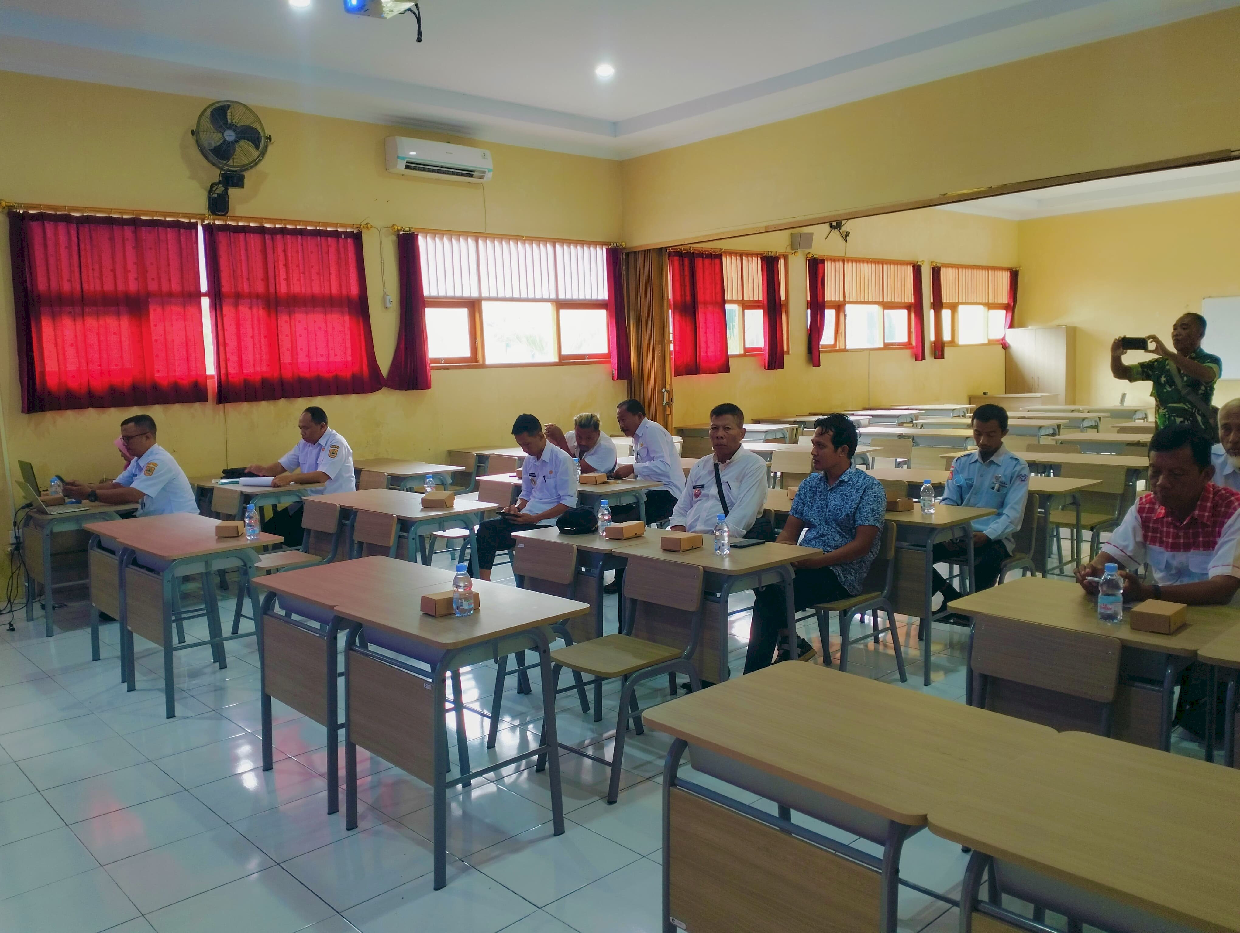 Mendukung Pendidikan Berkualitas, Camat Gantiwarno Hadir dalam Sosialisasi Penerimaan Murid Baru