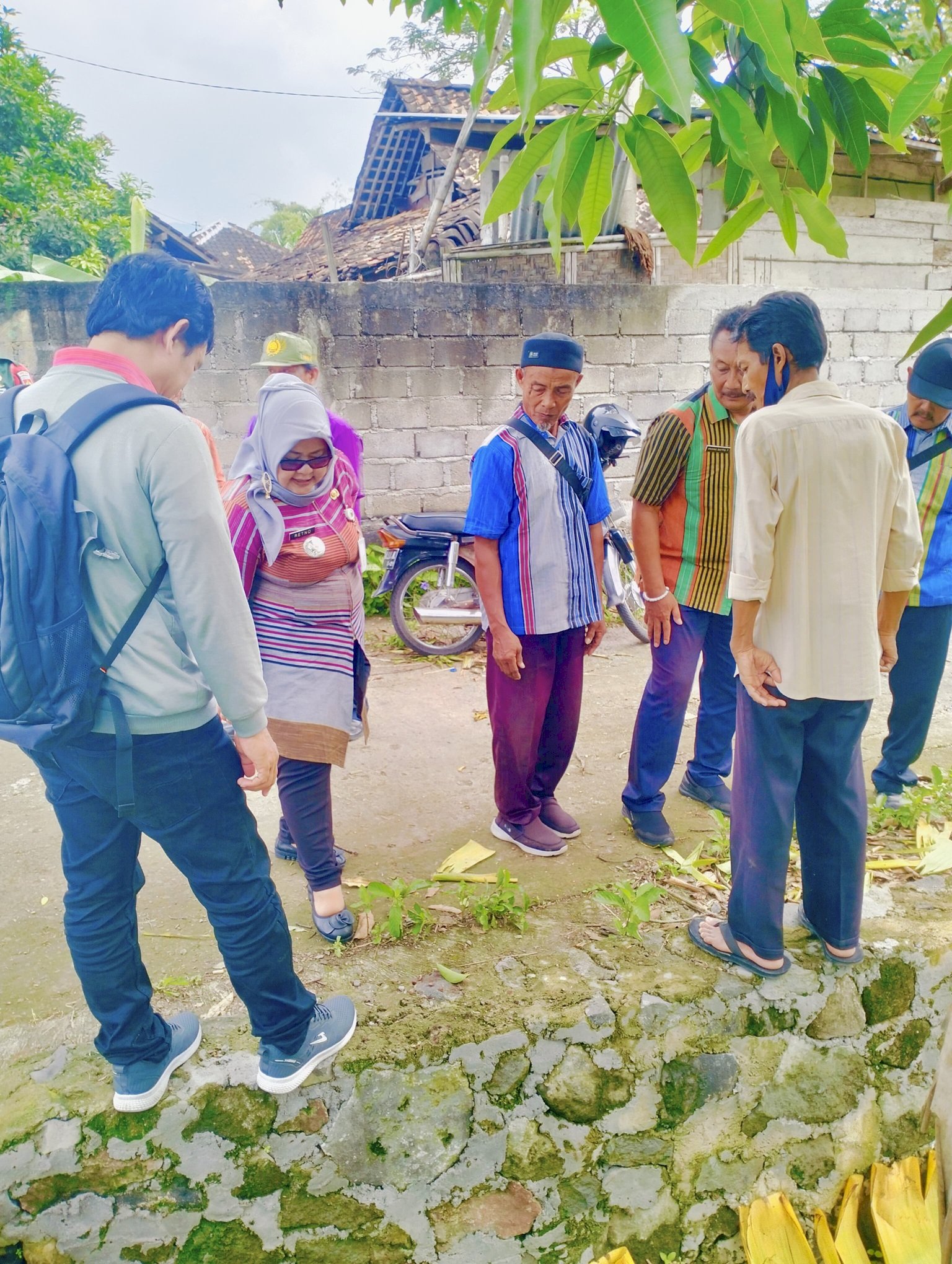 Talud di Perbatasan 2 Desa Bikin Gaduh, Camat Gantiwarno Siap Berikan Fasilitas