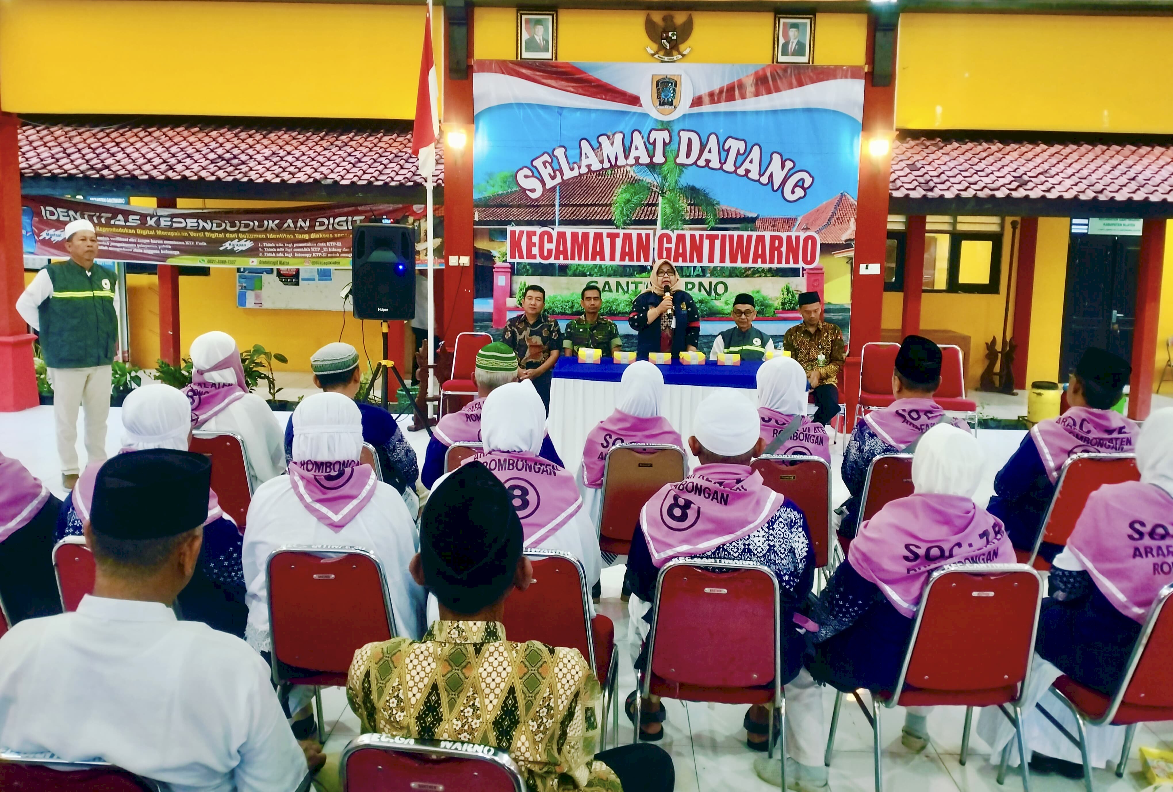 Menuju Tanah Suci, Camat Gantiwarno Berikan Dukungan kepada Calon Jemaah Haji