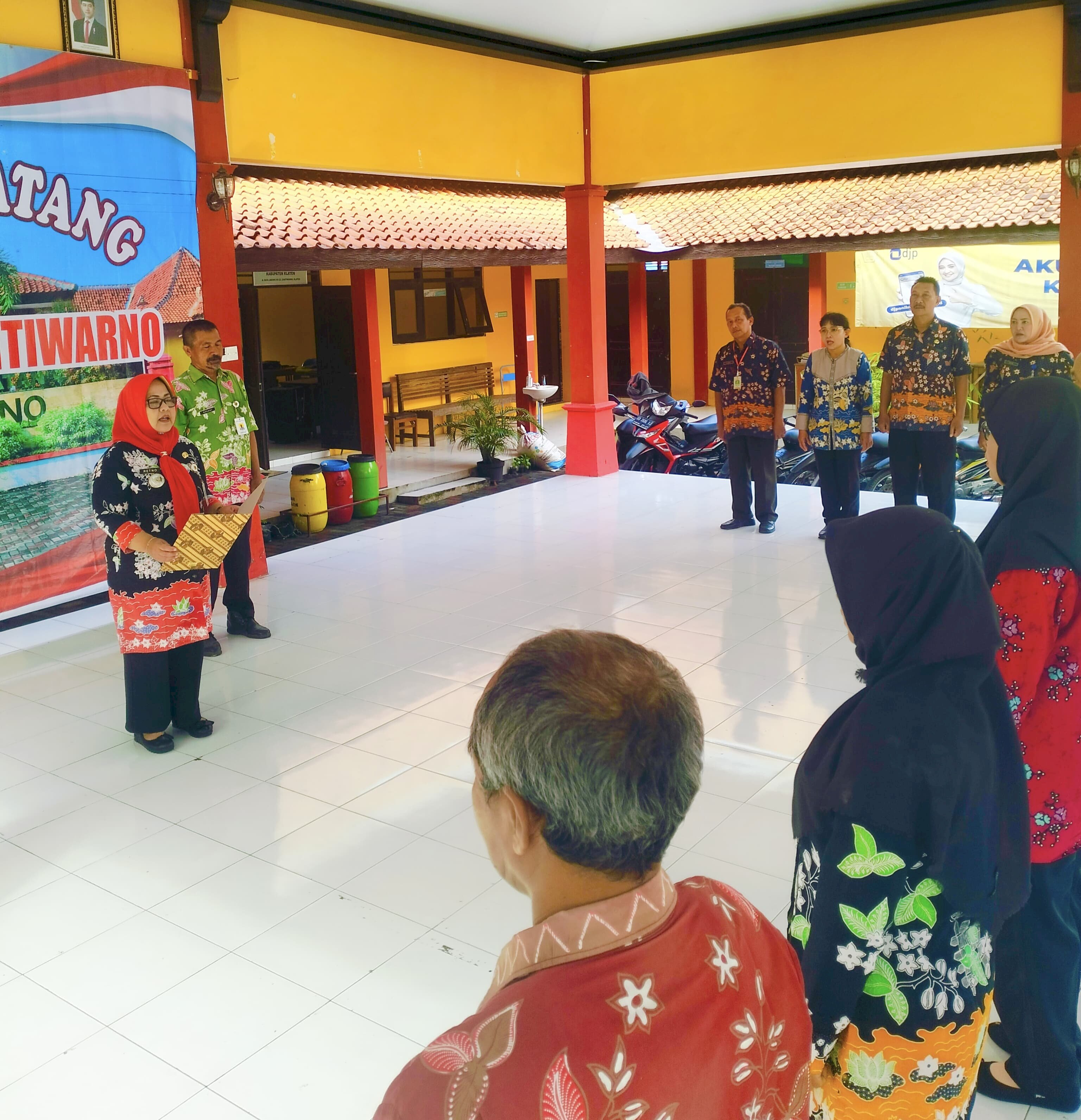 19 Tahun Gempa Bumi, Camat Gantiwarno Pimpin Apel Pagi dengan Doa untuk Korban