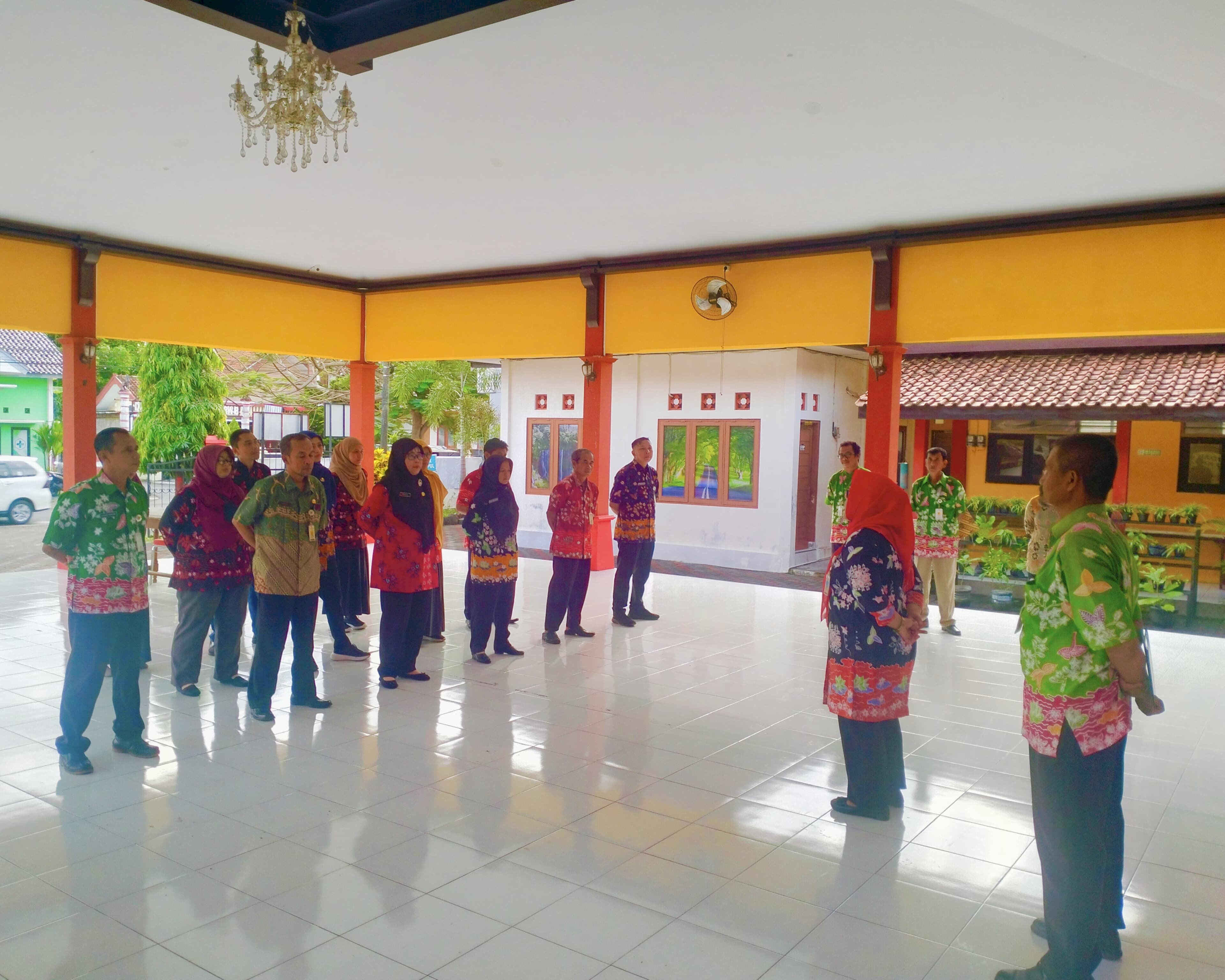 19 Tahun Gempa Bumi, Camat Gantiwarno Pimpin Apel Pagi dengan Doa untuk Korban