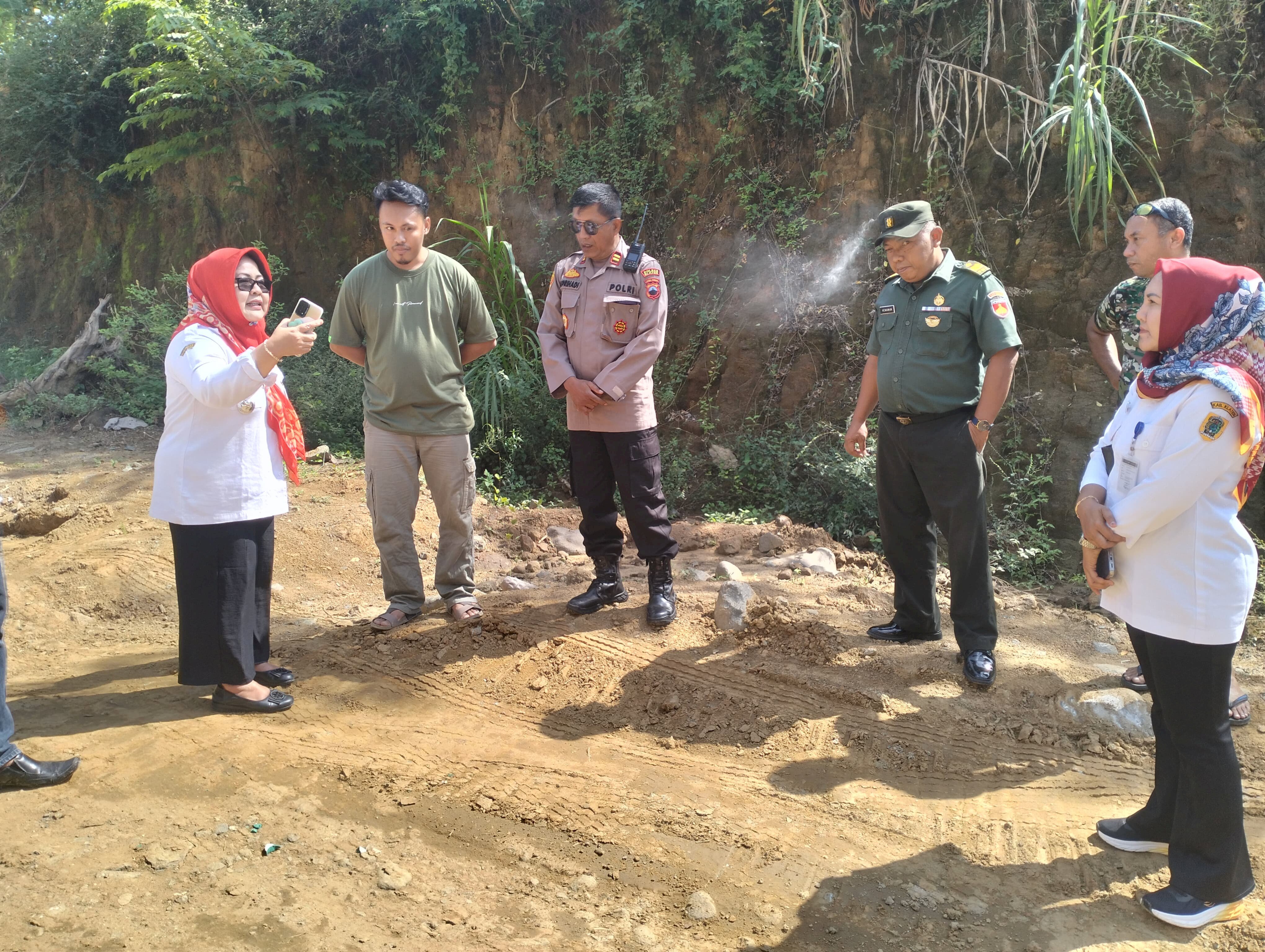 Forkompincam Gantiwarno Sidak Jalur Truk Uruk, Pastikan Infrastruktur Desa Terjaga