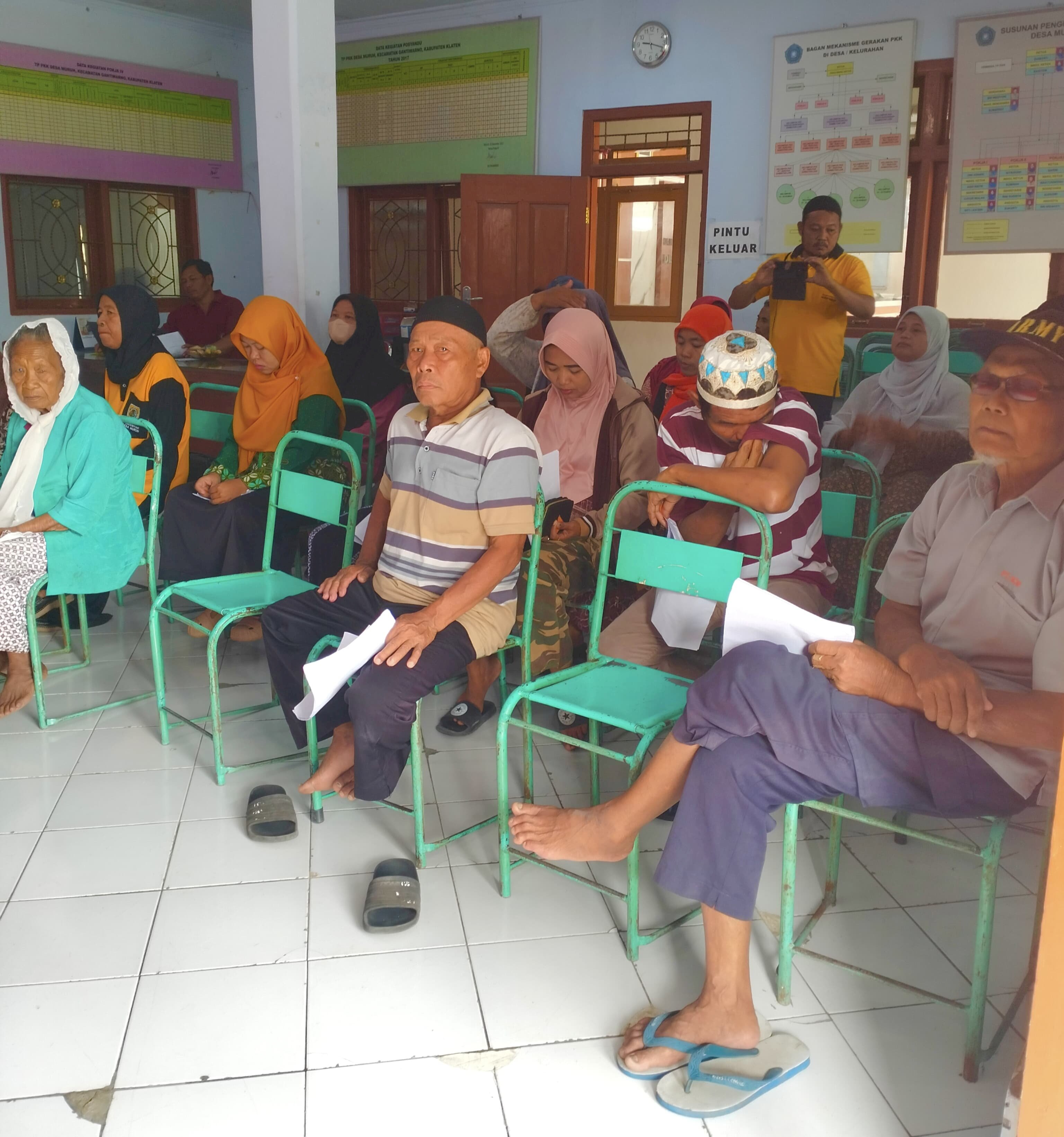 BLT DD Bulan Juni Disalurkan, Camat Gantiwarno Melakukan Pengawasan
