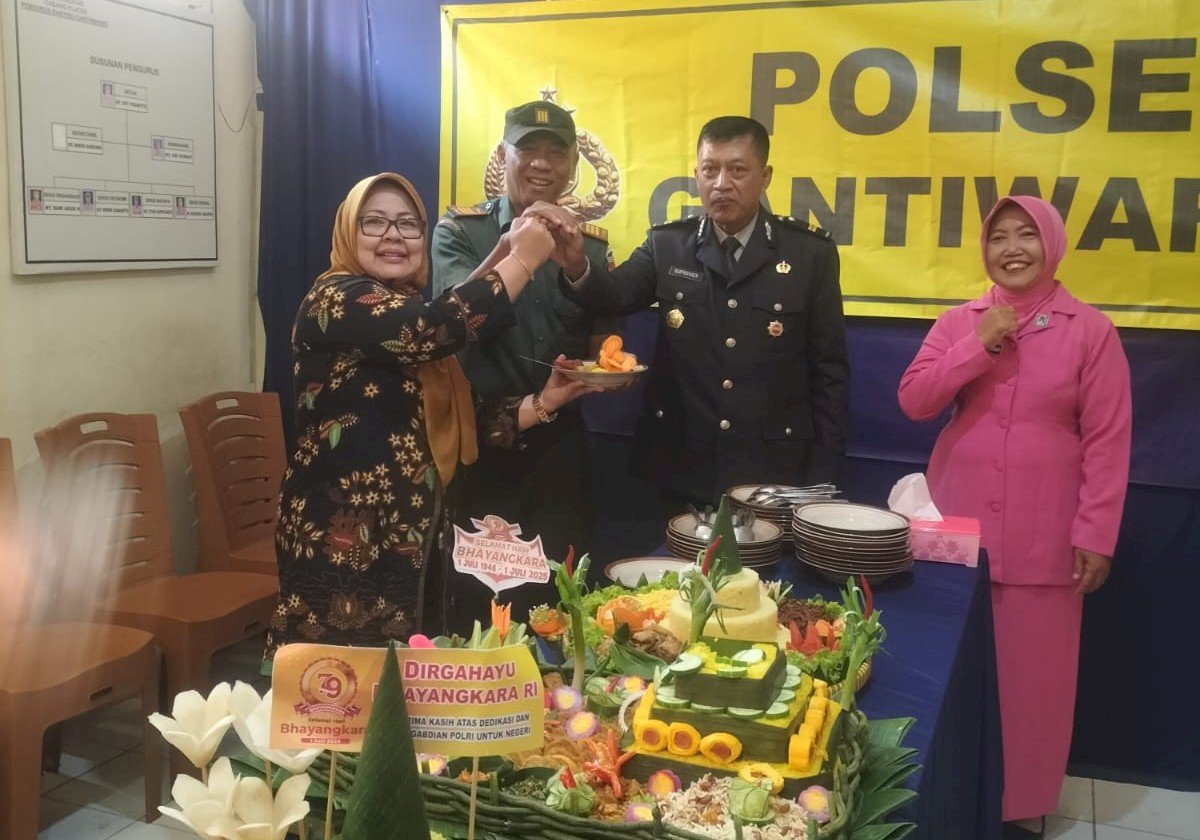 Hari Bhayangkara ke-79, Forkompimcam Gantiwarno Ucapan Selamat ke Kapolsek