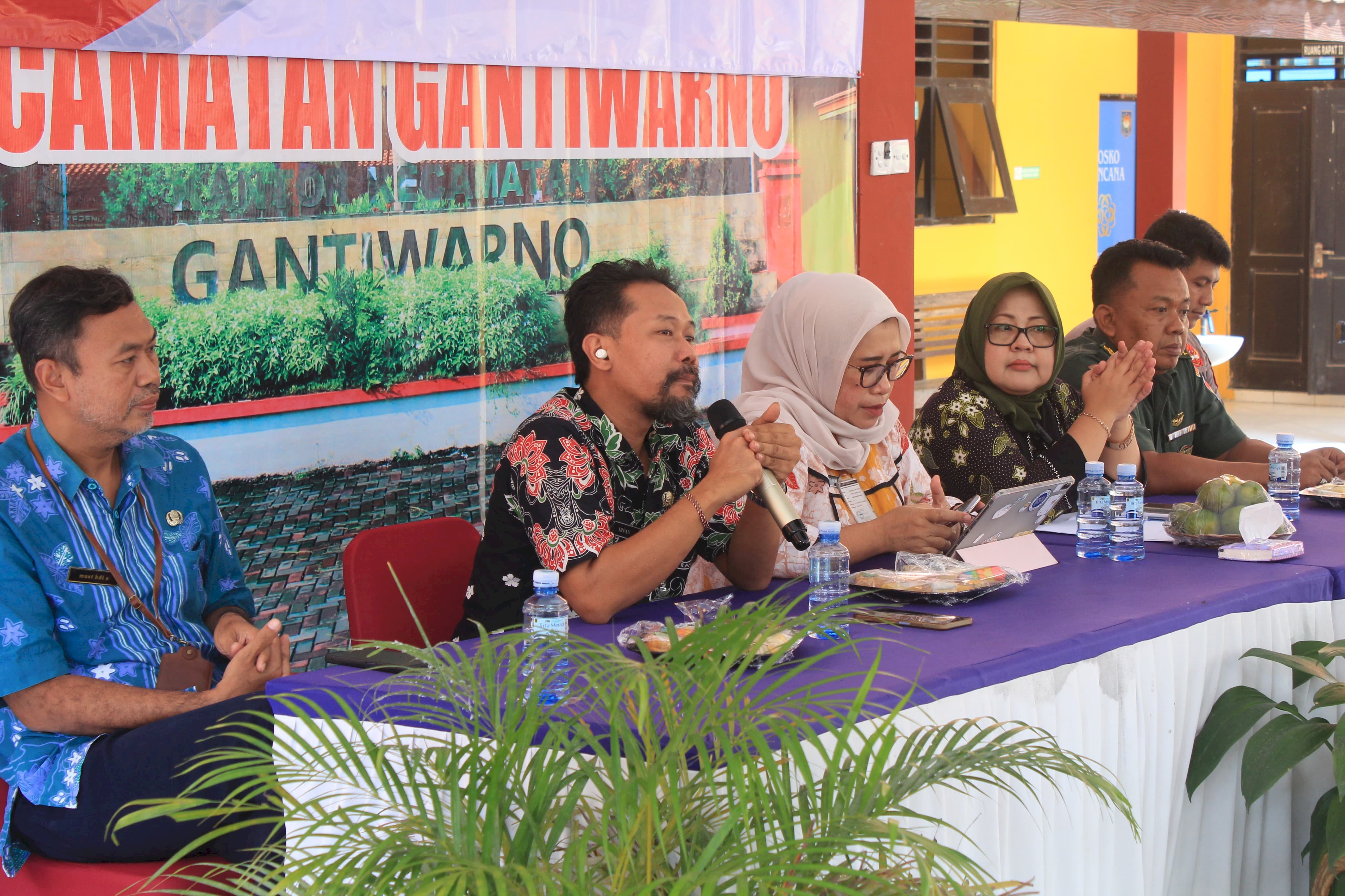 Tingkatkan Kualitas Layanan, Kecamatan Gantiwarno Adakan Forum Konsultasi Publik