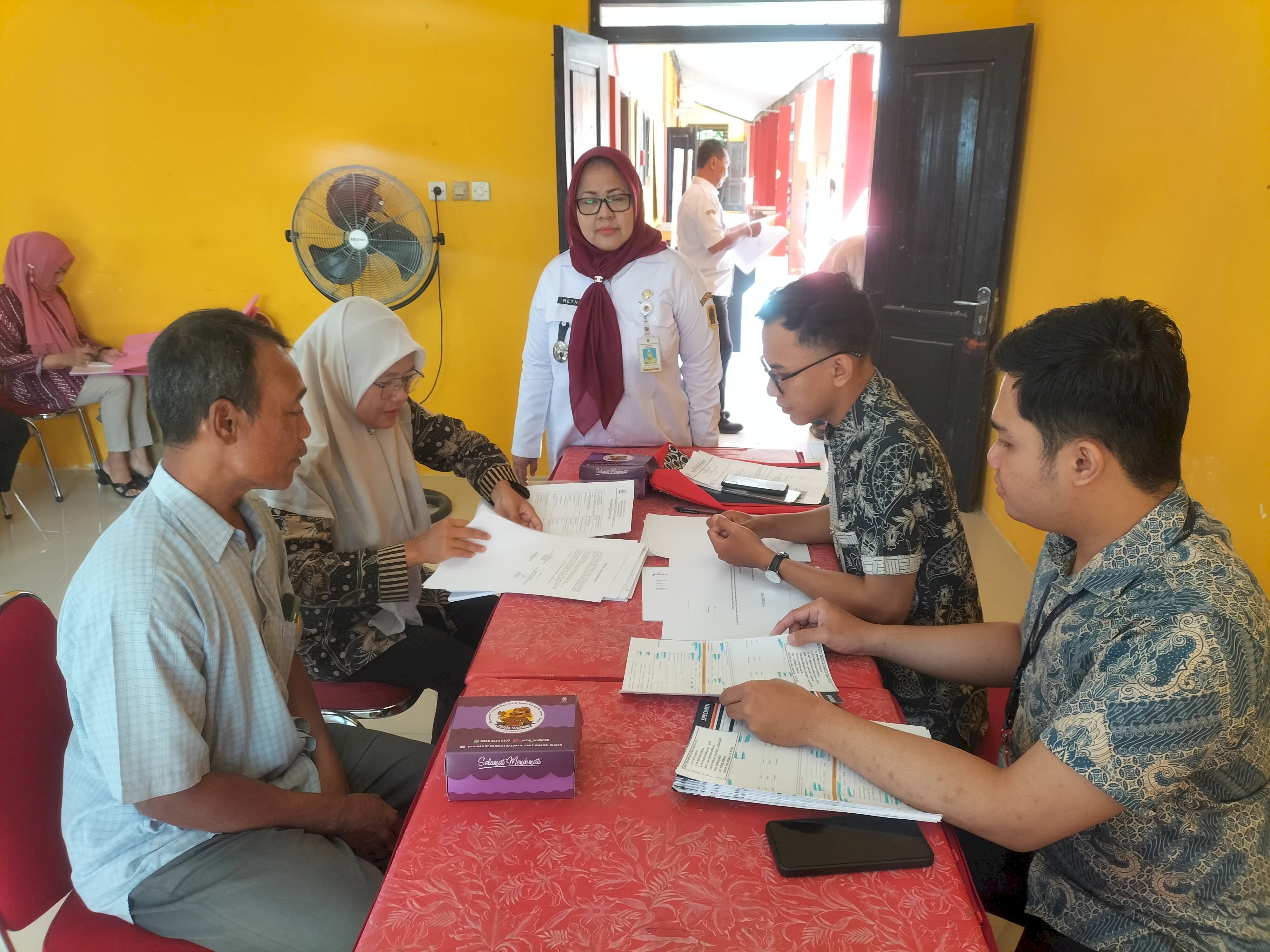 Camat Gantiwarno Dukung Ekonomi Desa, Fasilitasi Pembukaan Rekening Koperasi Merah Putih