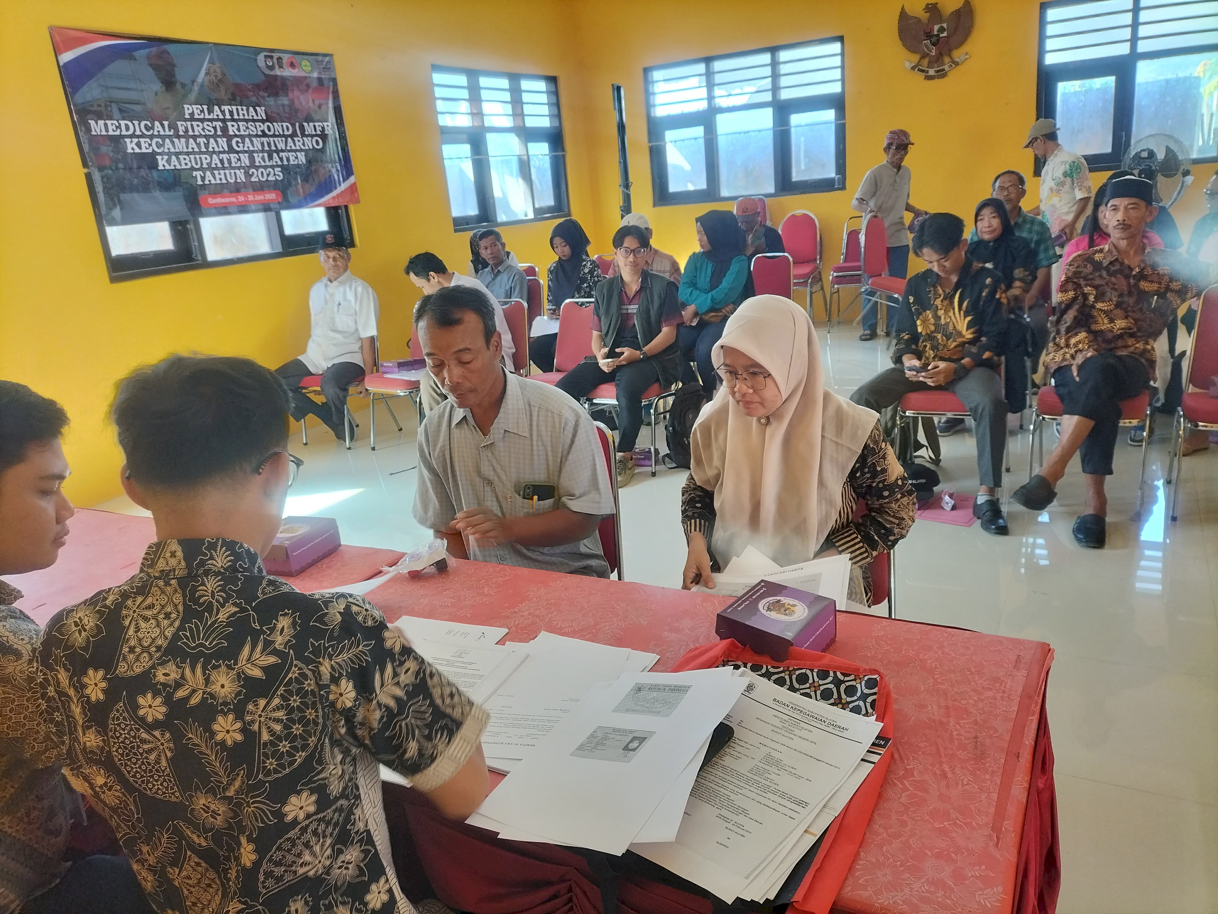 Camat Gantiwarno Dukung Ekonomi Desa, Fasilitasi Pembukaan Rekening Koperasi Merah Putih