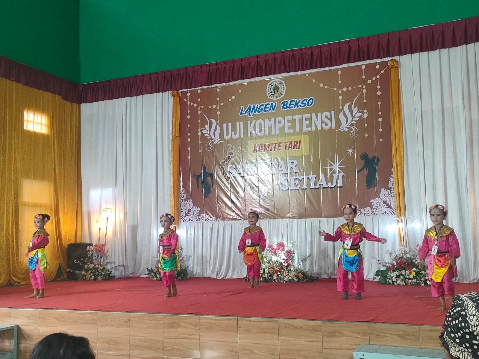 Semangat Cinta Budaya, Camat Gantiwarno Hadiri Uji Kompetensi Tari di Mulwo Muruh