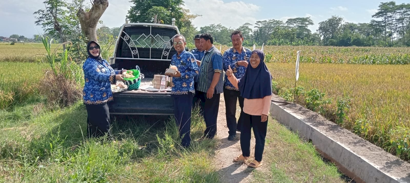 Tradisi Wiwitan, Camat Gantiwarno dan Perangkat Desa Muruh Guyub Bareng Petani