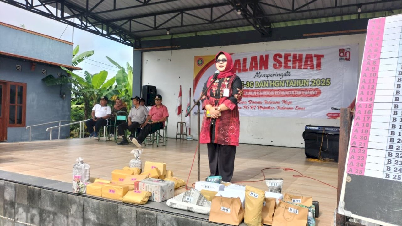 Semarak Jalan Sehat PGRI Camat Gantiwarno Tekankan Peran Guru Menuju Indonesia Emas