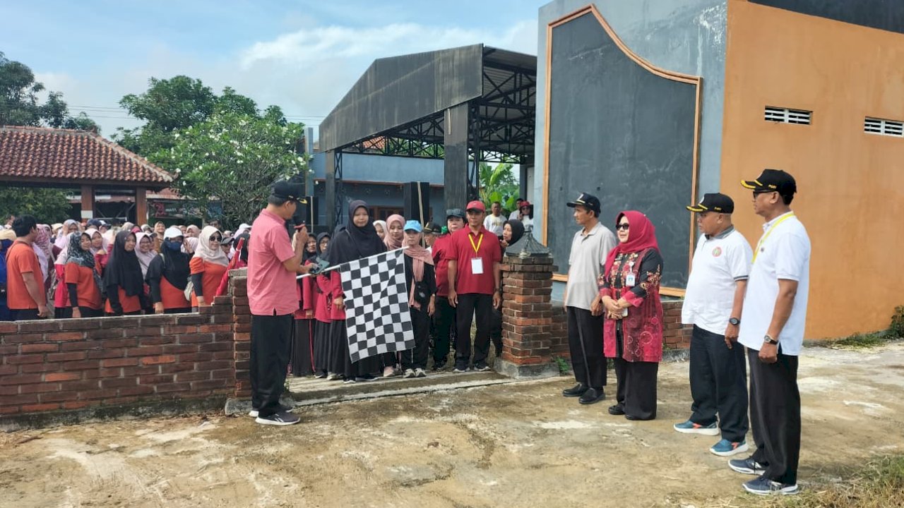 Semarak Jalan Sehat PGRI Camat Gantiwarno Tekankan Peran Guru Menuju Indonesia Emas