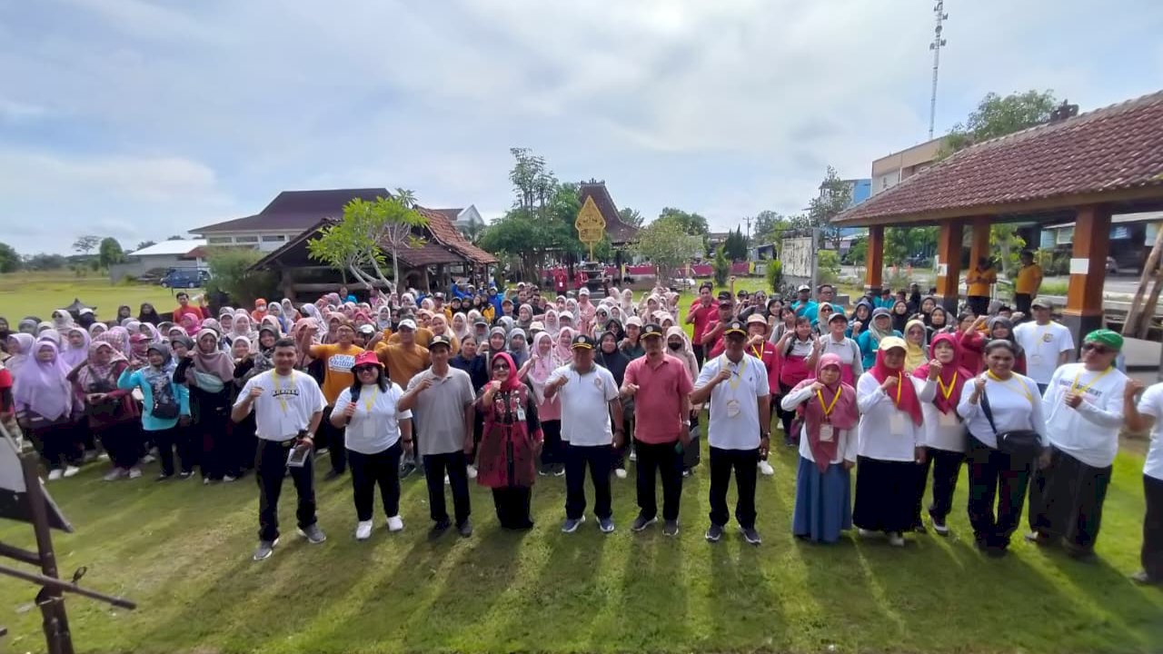 Semarak Jalan Sehat PGRI Camat Gantiwarno Tekankan Peran Guru Menuju Indonesia Emas