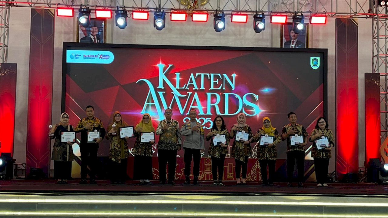 "Kerja Keras Berbuah Manis: Gantiwarno Raih Penghargaan Bergengsi Klaten Awards 2025”
