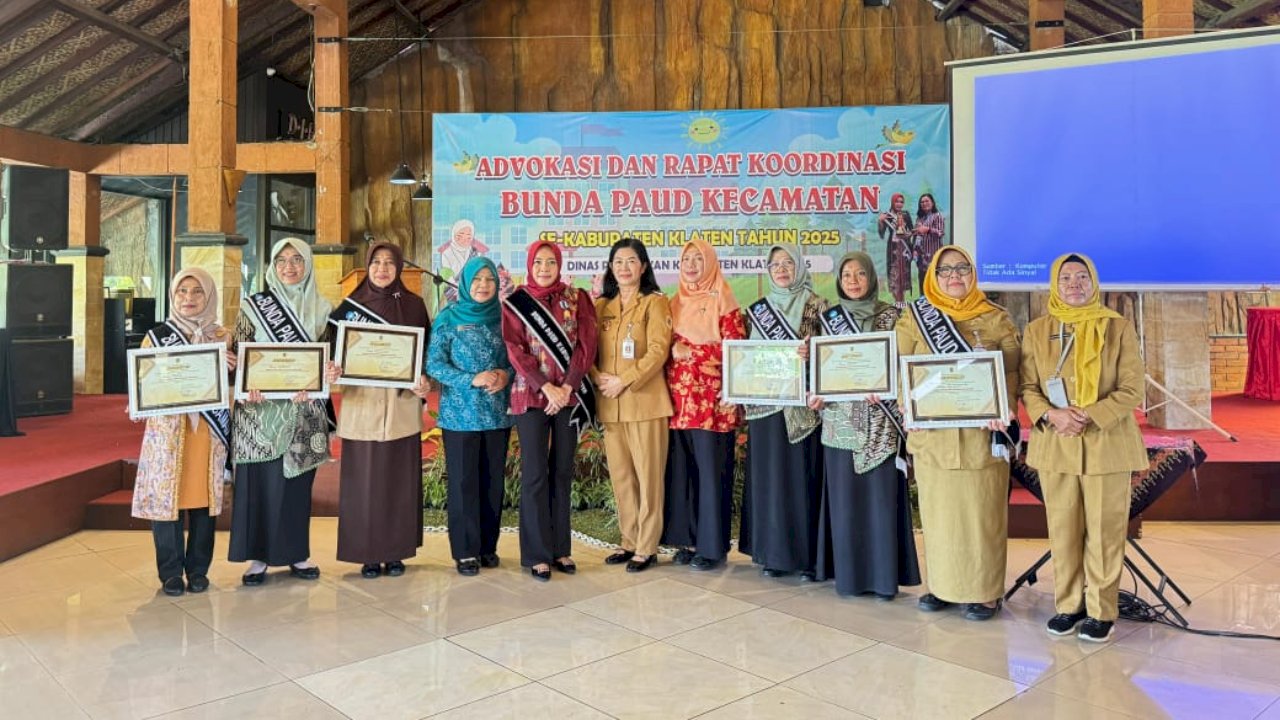 Camat Gantiwarno Raih Penghargaan Bunda PAUD Kecamatan Tahun 2025