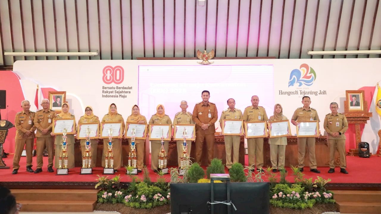 Camat Gantiwarno Sabet Tiga Penghargaan Sekaligus dari Bupati Klaten, Pelayanan Publik Juara I