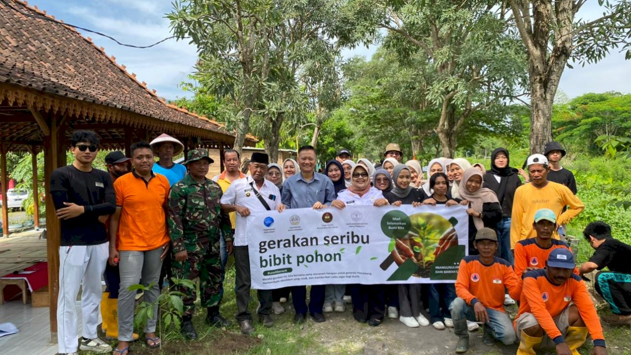 Gerakan Seribu Bibit Pohon Warnai Aksi PROKLIM di Desa Sawit Bersama UNWIDHA Klaten