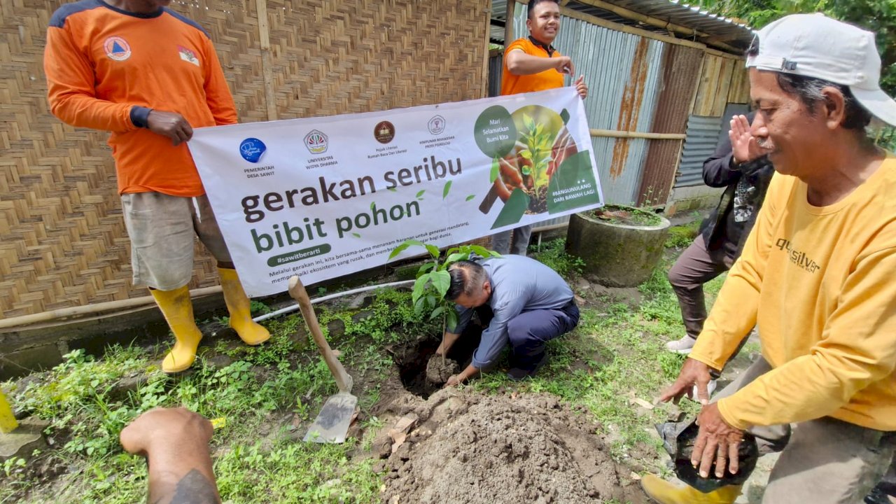 Gerakan Seribu Bibit Pohon Warnai Aksi PROKLIM di Desa Sawit Bersama UNWIDHA Klaten