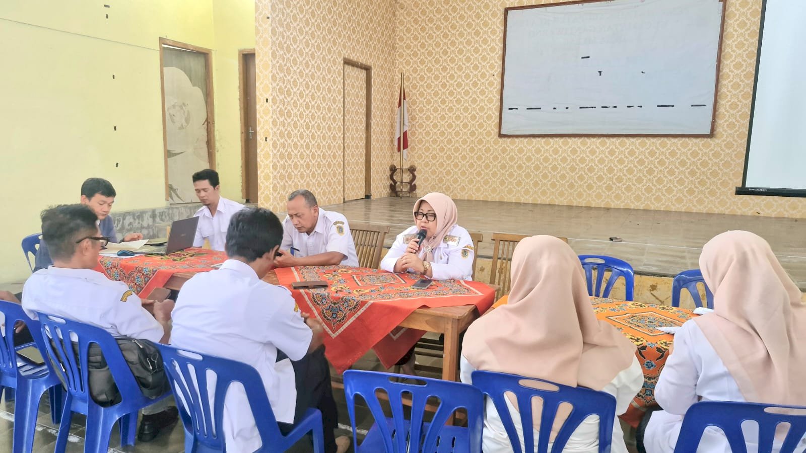 Camat Gantiwarno Hadiri Rakor Paguyuban Sekdes, Tekankan Evaluasi Kinerja Desa