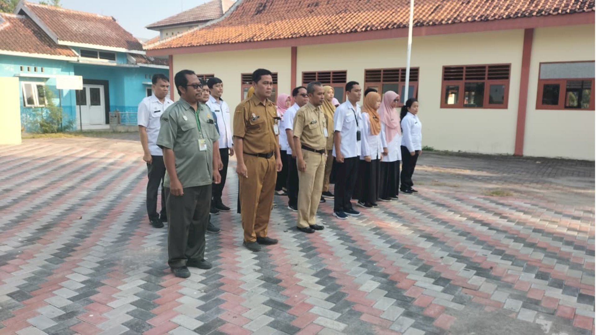 Camat Gantiwarno Pimpin Apel Pagi, Persiapan Rekor MURI Jadi Agenda Utama