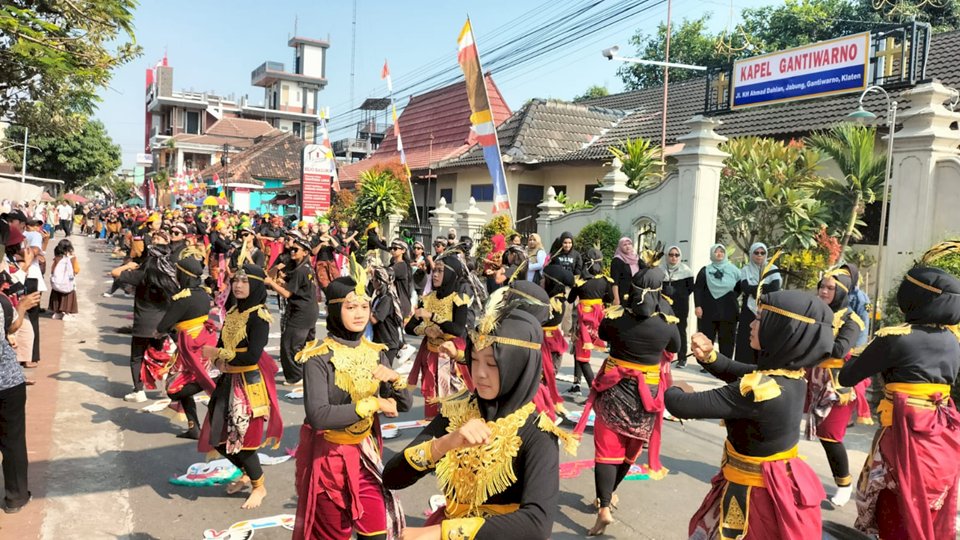 Jathilan Gaul Semarakkan Gantiwarno Menari, 500 Penari Tampil Kolosal dan 500 Porsi Soto Dibagikan