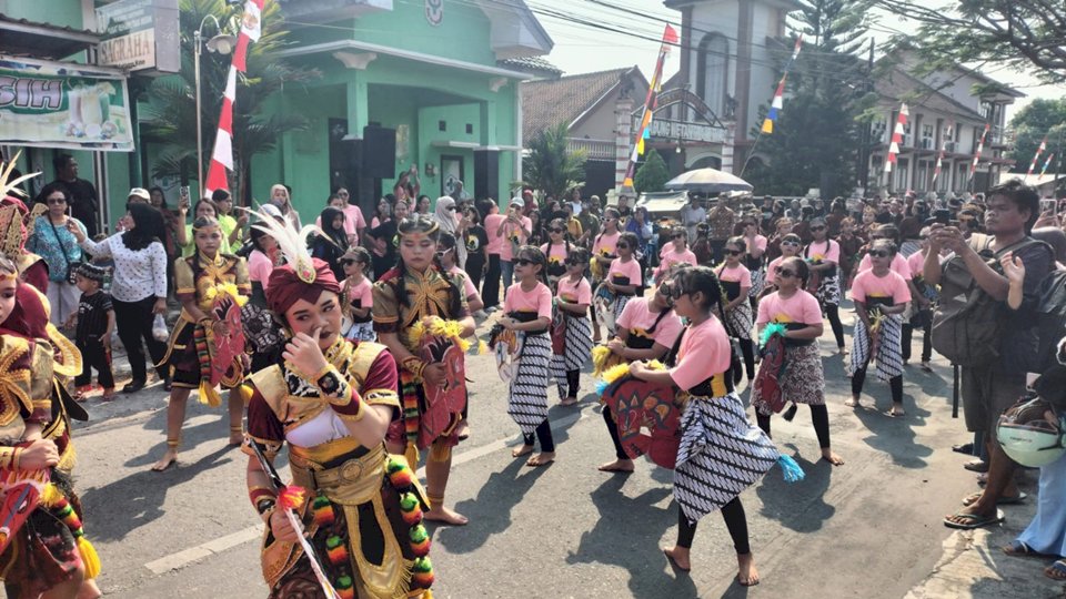 Jathilan Gaul Semarakkan Gantiwarno Menari, 500 Penari Tampil Kolosal dan 500 Porsi Soto Dibagikan