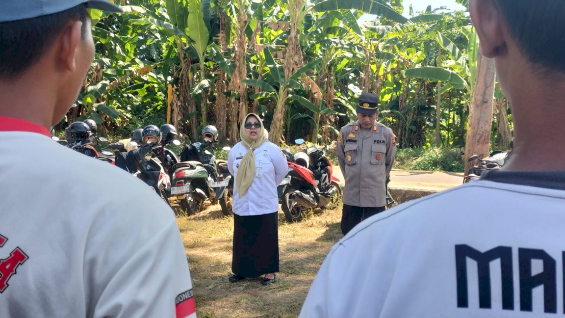 Camat Gantiwarno Serahkan 77 Kaos Latihan Paskibra Tahun 2026 dan Berikan Motivasi kepada Calon Anggota